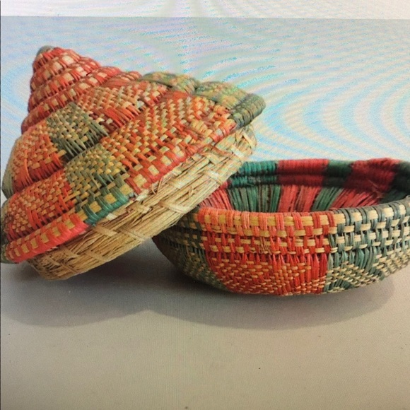 Handwoven Multicolor Basket with Lid - Picture 2 of 3